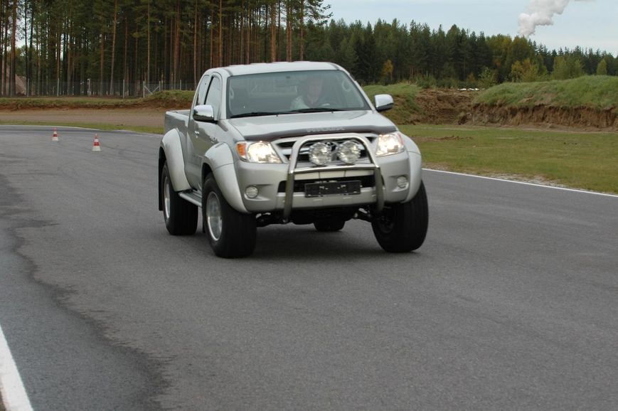 Кенгурятник для Toyota Hilux 2015+ защита бампера дуги пороги AUG0703 фото