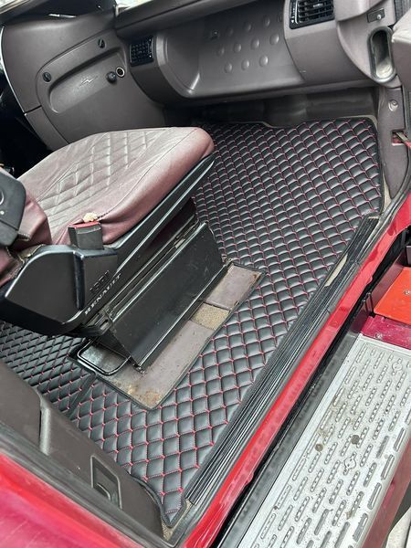 Килимки в салон Екошкіра для Renault Magnum МКПП Широка кабіна 11862 фото