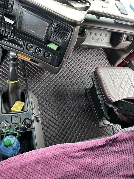 Килимки в салон Екошкіра для Renault Magnum МКПП Широка кабіна 11862 фото